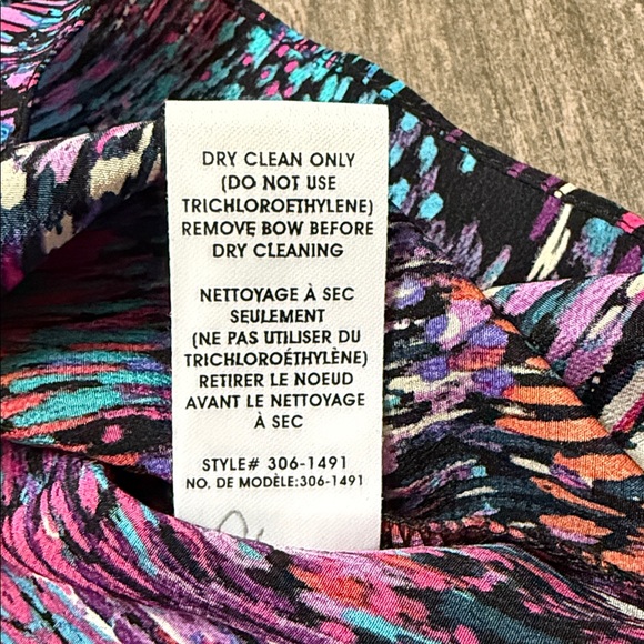 Nanette Lepore Multi-Color Silk V-Neck Button-Down Blouse Short Sleeve Women’s 2 - Picture 8 of 8